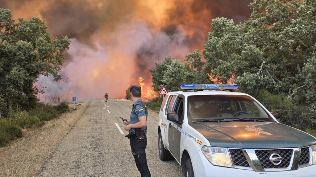 Imagen del incendio en Molezuelas de la Carballeda (Zamora)