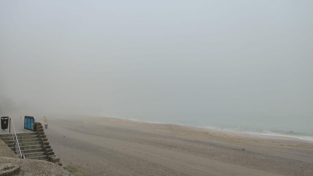 A Coruña, cubierta por la niebla: dos vuelos desviados a Santiago de Compostela
