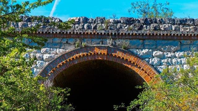 El Tren de los 40 días a su paso por Villar del Olmo.