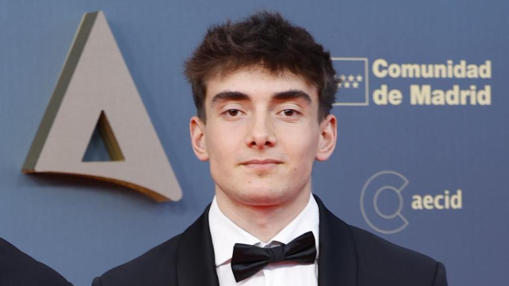 Leo Ayyashi, hijo de Cayetana Guillén Cuervo, en los Premios Talía.