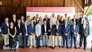 El consejero de Medio Ambiente, Vivienda y Ordenación del Territorio, Juan Carlos Suárez-Quiñones; la consejera de Industria, Comercio y Empleo, Leticia García, y el presidente de la Diputación de León, Gerardo Álvarez, acudieron al Día de León en la 68 Edición de la Feria Internacional de Muestras de Asturias.