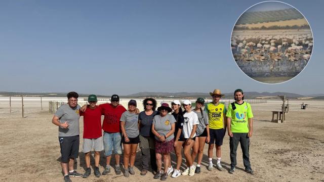 Los voluntarios de la Asociación Ave Fénix.