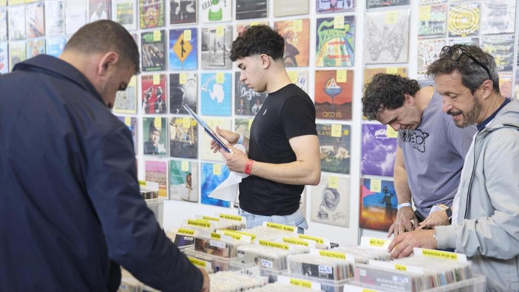 Un puesto de la 26ª Feria Internacional del Disco de Madrid, en el Recinto Ferial de la Casa de Campo, a mayo de 2025. Foto: Jesús Hellín / Europa Press.
