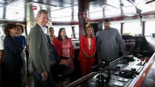 Rueda esta mañana en el barco en Cangas.