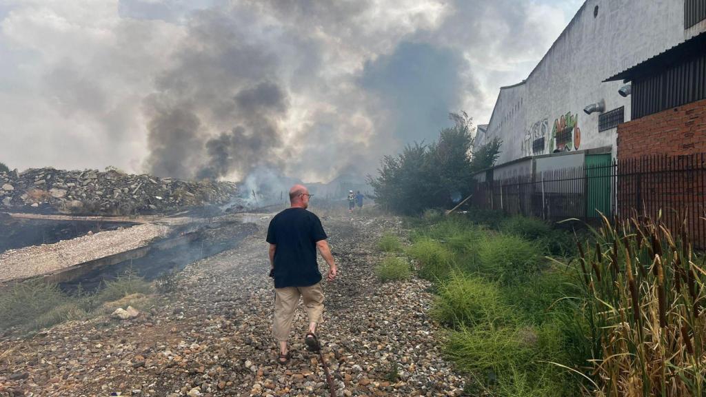 El fuego se aproxima al polígono de El Montalvo de Carbajosa (Salamanca)
