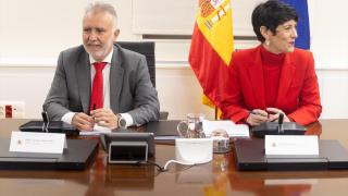 El ministro de Política Territorial, Ángel Víctor Torres, y la titular de Migraciones, Elma Saiz, los dos responsables de los que dependen las reubicaciones.
