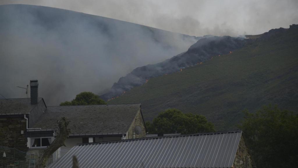 Vista de los incendios del Macizo Central, a 11 de agosto de 2025, en Chandrexa de Queixa, Ourense, Galicia (España)