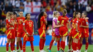 Las futbolistas de la selección española, tras perder contra Inglaterra en la final de la Eurocopa.