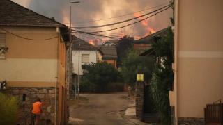 Vista del incendio forestal que afecta a Las Médulas, en la comarca de El Bierzo (León).