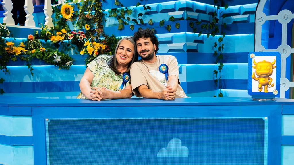 Sergio Bezos y la alcaldesa de Urduliz.