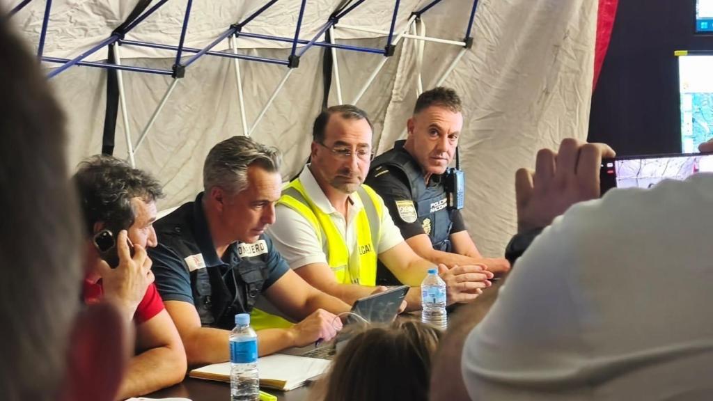 El Comité Asesor del Plan INFOMA en el Puesto de Mando establecido en el recinto ferial de Tres Cantos.