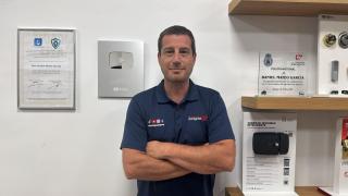 Daniel Mateo en su tienda en Avda. Francisco de Goya (Zaragoza)