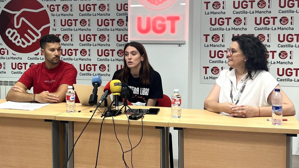 Adrián Carbajo, Belén Guirao y Lola Alcónez, de izquierda a derecha, durante la rueda de prensa.