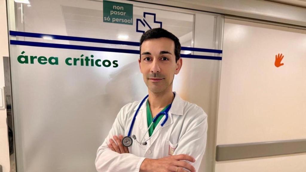 Adrián Vázquez, médico adjunto de urgencias en el CHUAC (A Coruña)
