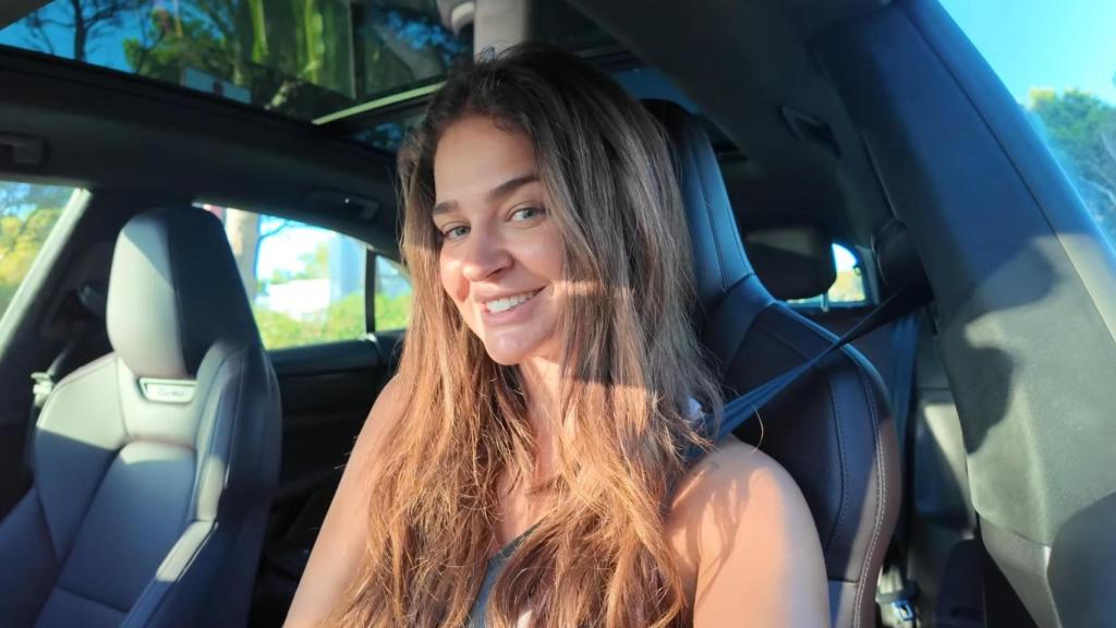 Laura Escanes en su nuevo coche.