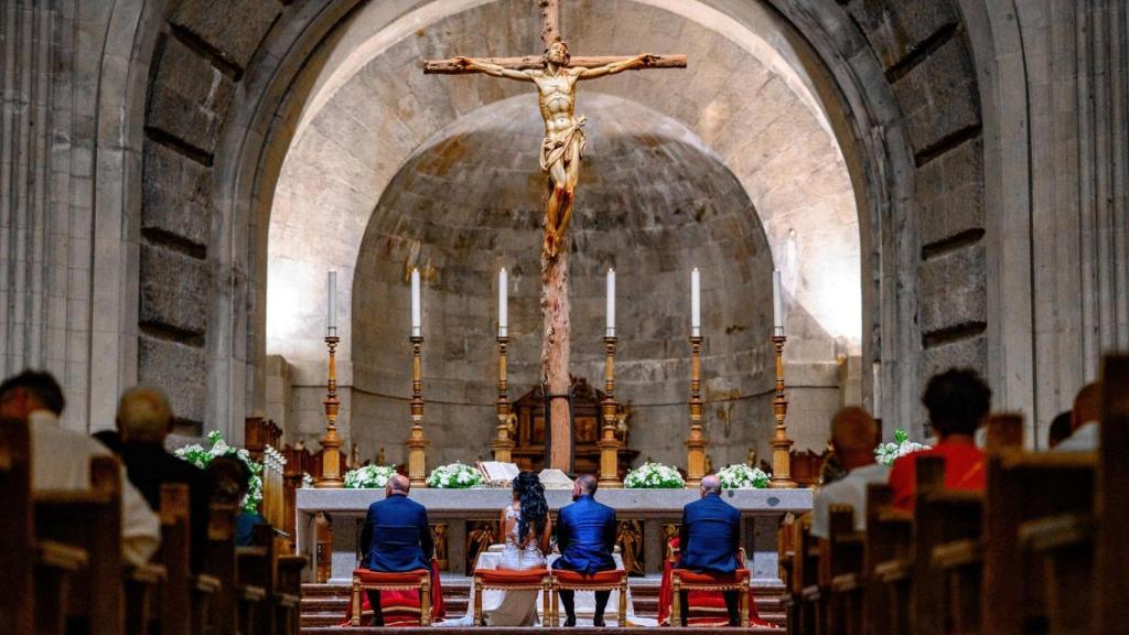 Interior de la basílica, durante la boda de Adrián y Oana.