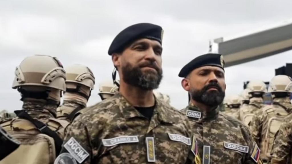 Alexander Granko, en el centro, en un video compartido en sus redes sociales, en diciembre de 2024.