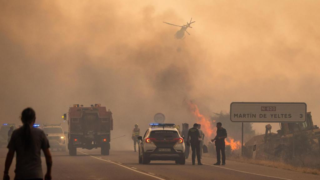 Imagen del incendio en la Fuente de San Esteban, a solo tres kilómetros de Martín de Yeltes