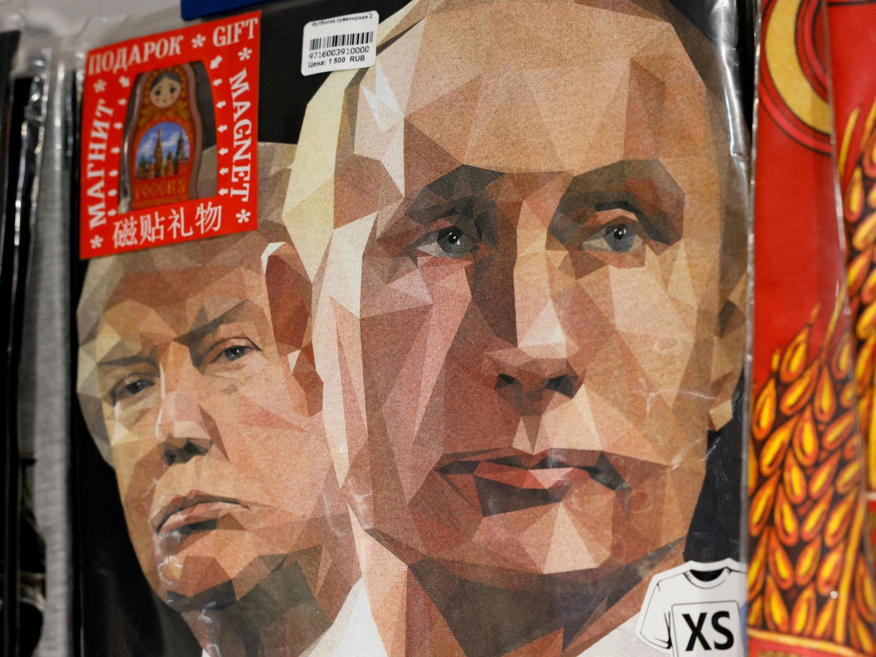 Una tienda de souvenirs en un centro comercial de Moscú.