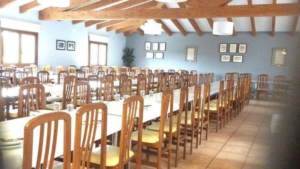 Comedor amplio de Parrillada Carlos.