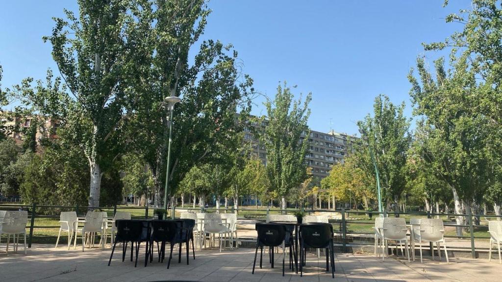 Así es la terraza del parque.