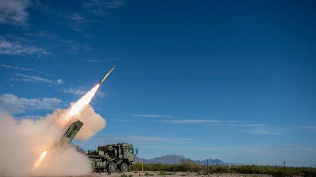 Primer disparo real del sistema lanzacohetes GMARS