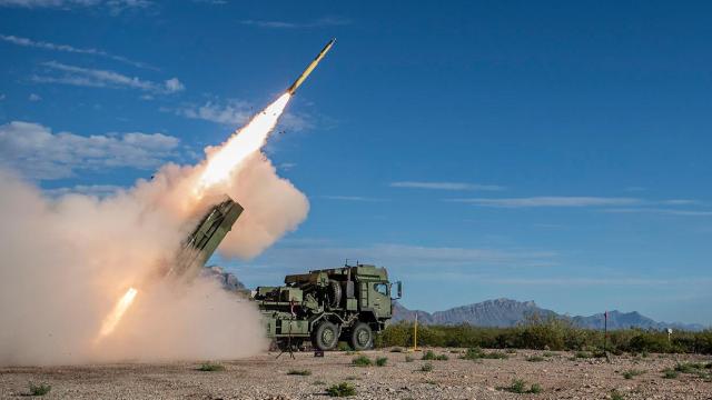 Primer disparo real del sistema lanzacohetes GMARS