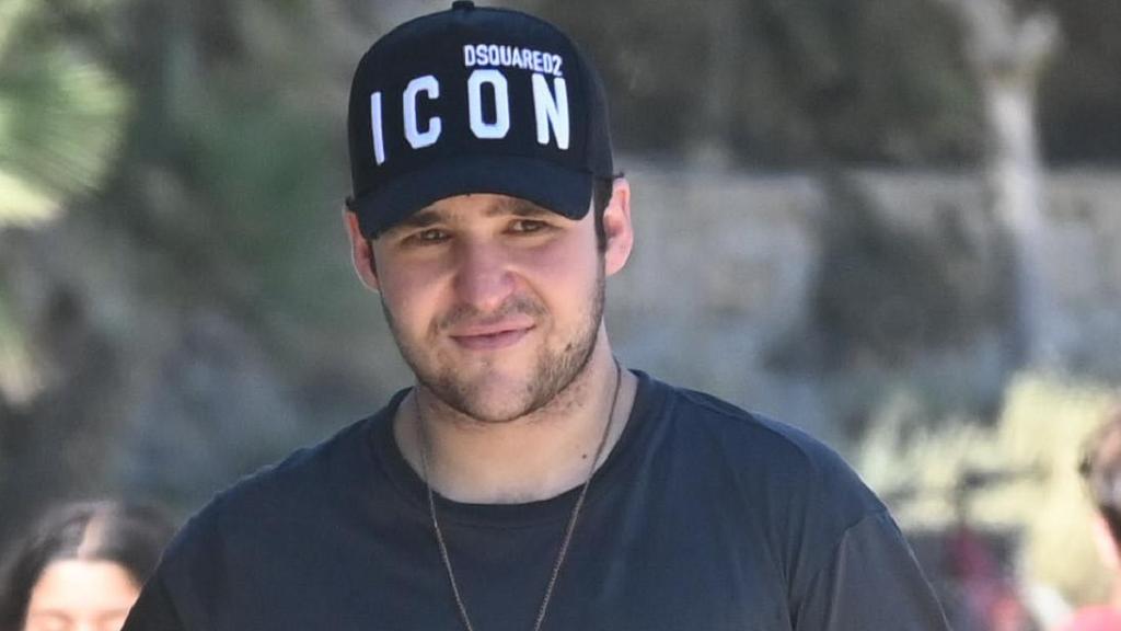 Froilán en uno de sus regresos a España.