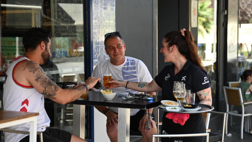 Las terrazas siguen completas.