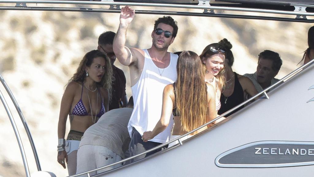 Liam Hemsworth y Rita Ora, en la fiesta de cumpleaños de Chris Hemsworth.