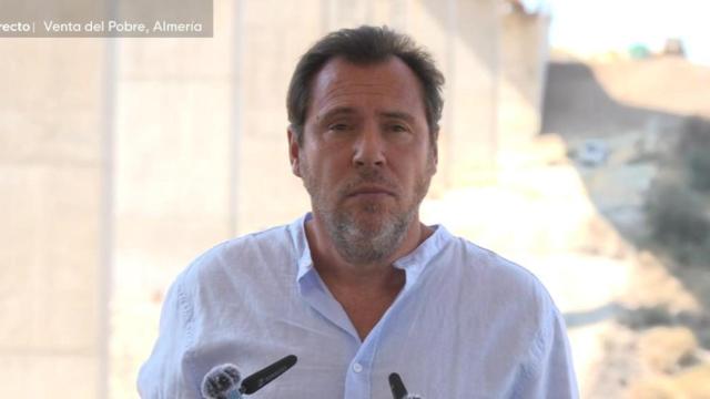 El ministro Óscar Puente ofrece declaraciones desde Almería.
