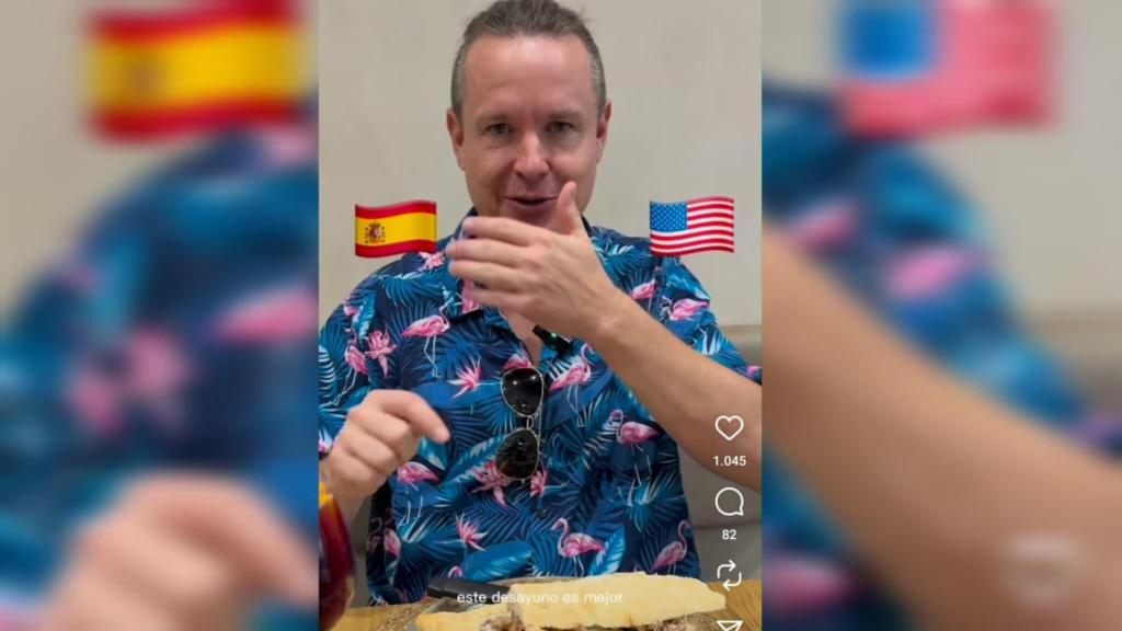 El estadounidense Kelly probando un bocata de calamares.