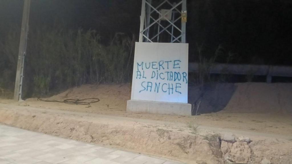 Una pintada en Alcañiz con la frase Muerte al dictador Sanche.