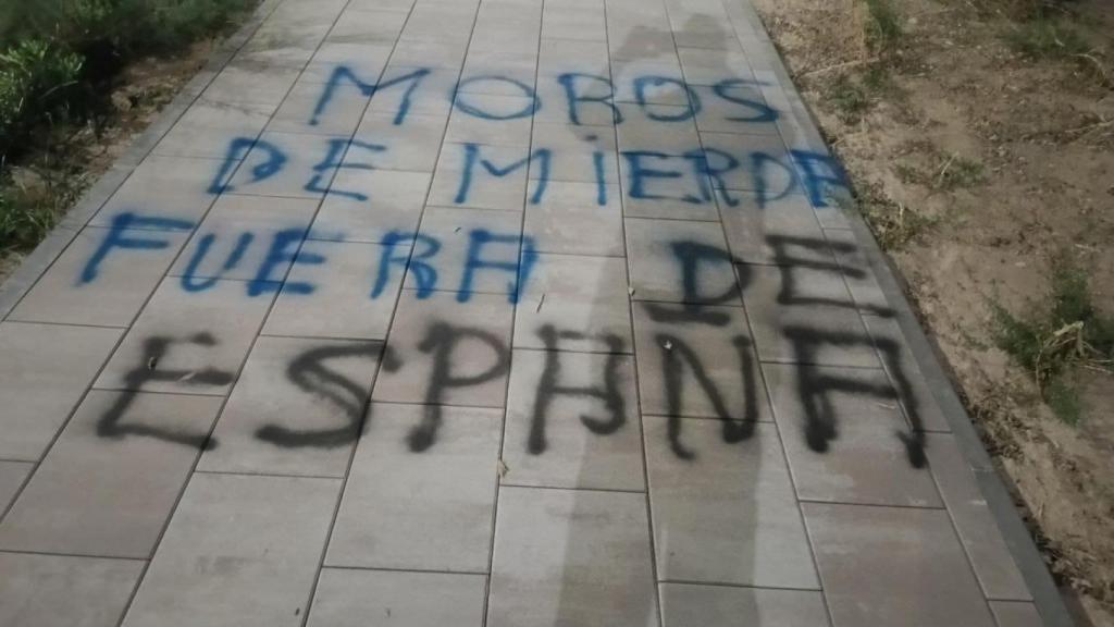 Una pintada racista en Alcañiz.