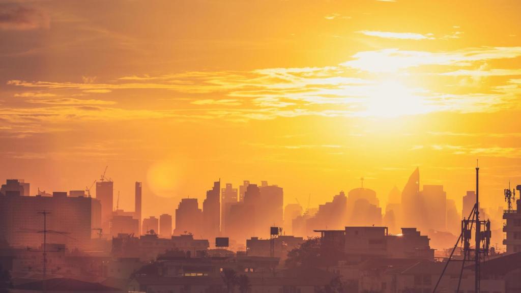 Imagen que simula una ola de calor en una ciudad.