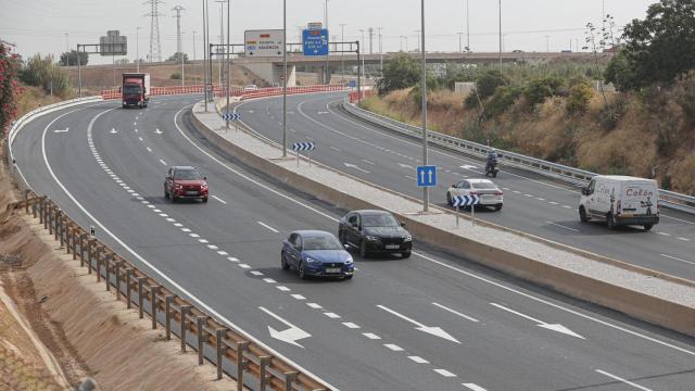 Reapertura de la carretera CV-33, dañada durante las inundaciones que causó la dana entre Torrent, Picanya y la V-31. Efe / Manuel Bruque
