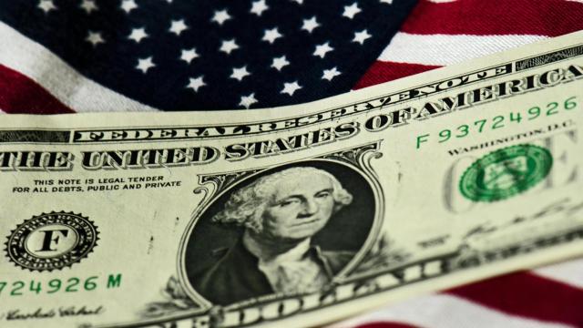 Dólar con la bandera de Estados Unidos