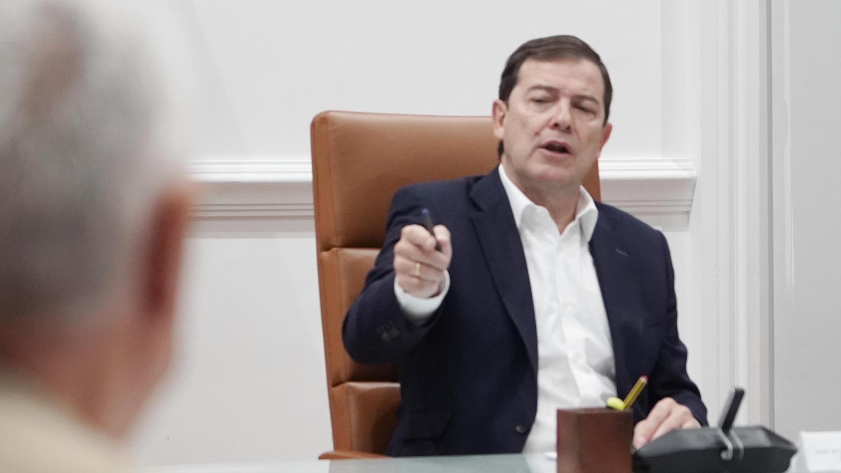 El presidente de la Junta aborda con miembros de su Ejecutiva las actuaciones de reconstrucción de las zonas afectadas por los incendios