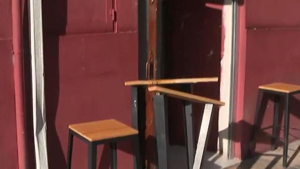 La mesa donde estaba sentado Aurelio antes de ser atropellado.