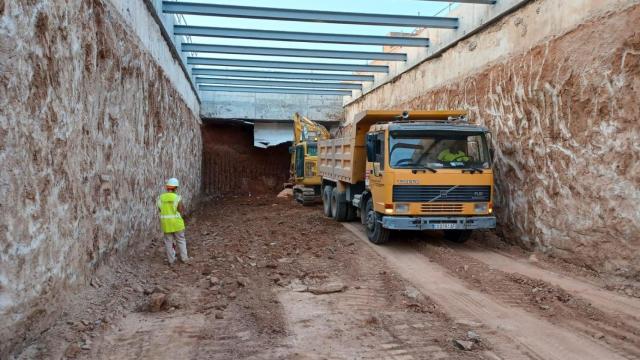 Trabajos de excavación en la estación de Pino Montano Norte.