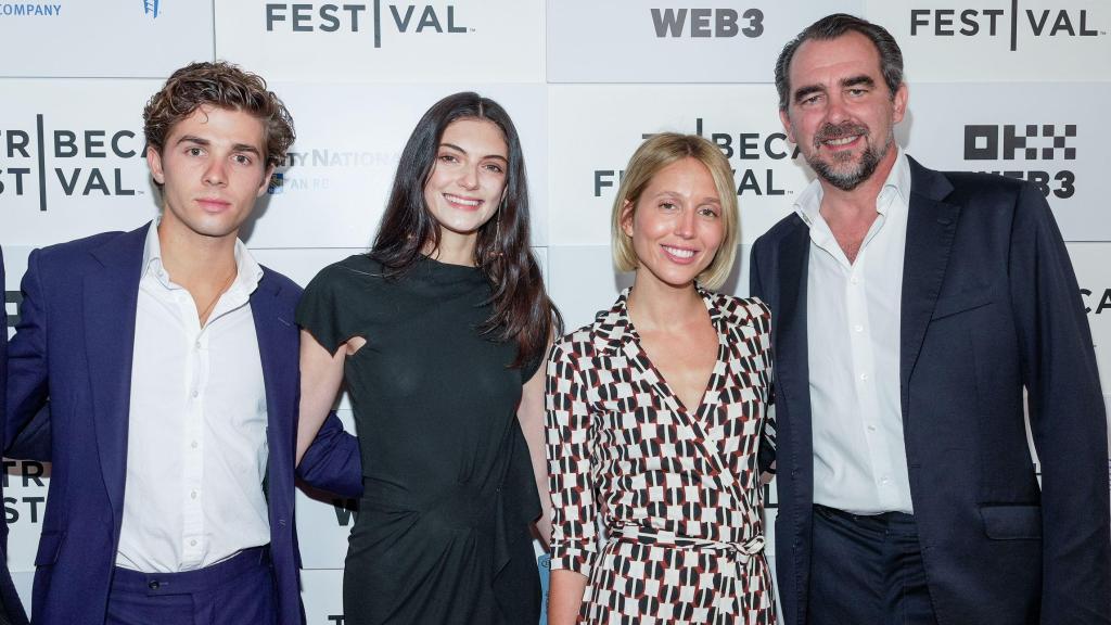 El príncipe Achileas de Grecia, con su tío Nicolás y su hermana Olympia en el estreno de 'Woman In Charge' , en el Festival de Cine Tribeca, en Nueva York, en junio de 2024.