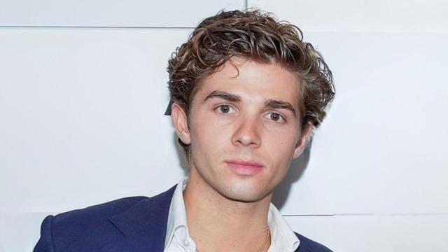 Achileas de Grecia, hijo de Pablo de Grecia y Marie Chantal, ha hecho ya sus pinitos como actor y ha trabajado en series de Netflix.