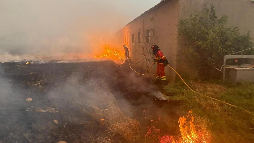 Nuevos desalojos en León y Zamora por el avance de los incendios de Molezuelas-Castrocalbón y Anllares