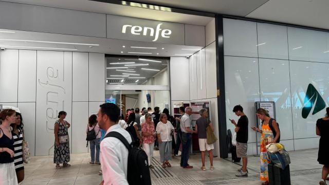 Estación Vialia Vigo, pasajeros de Renfe reclaman soluciones ante las cancelaciones debido a los incendios de Ourense