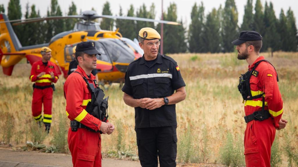 El jefe de la UME, sobre el terreno en el incendio de Molezuelas de la Carballeda (Zamora).