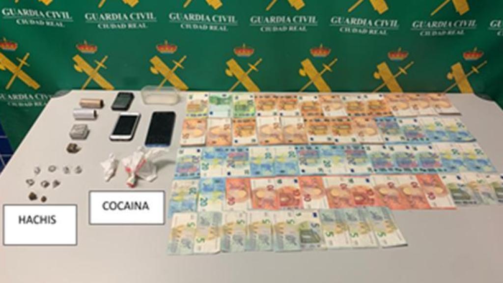 Efectos hallados en la gasolinera. Foto: Guardia Civil.