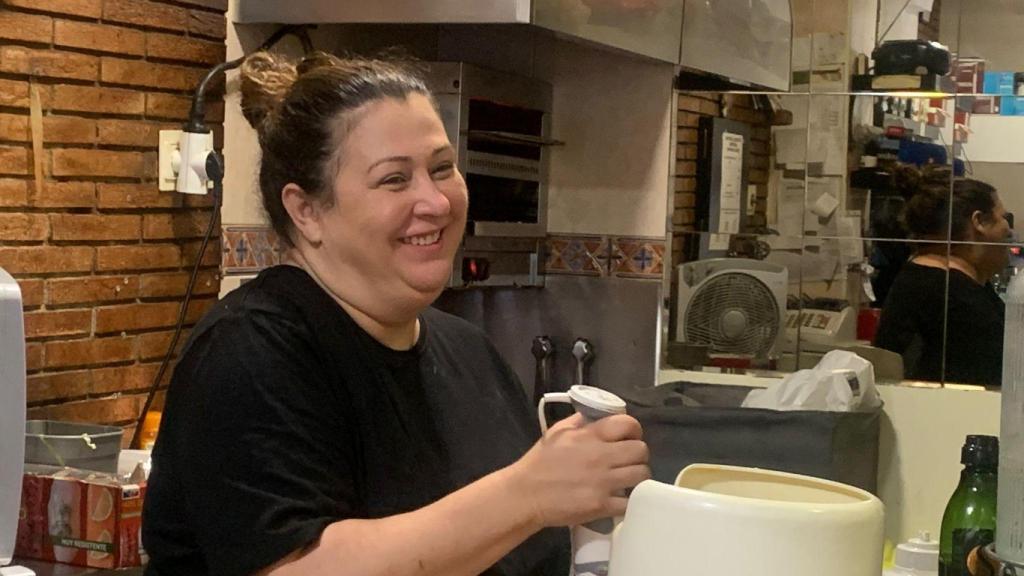 Jacky, con una gran sonrisa.