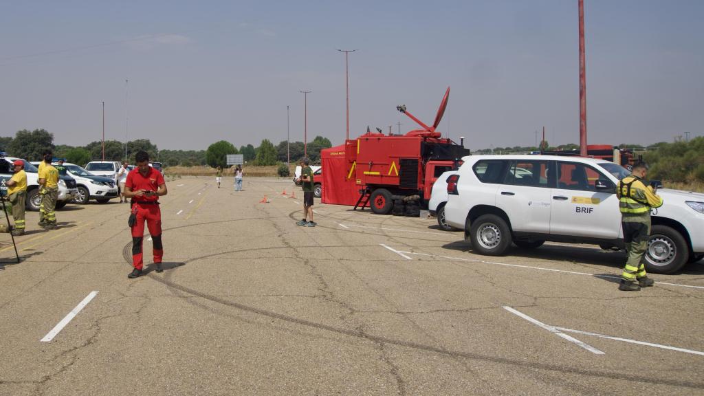 Dentro del centro de mando improvisado en La Bañeza el optimismo reinaba al mediodía. La noche ha sido terrible, explica un alto mando de la UMEreina