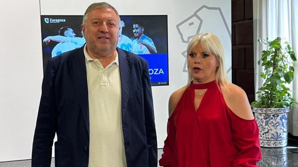 Alfonso Gómez Gámez, este miércoles, junto a la concejala socialista Eva Cerdán.