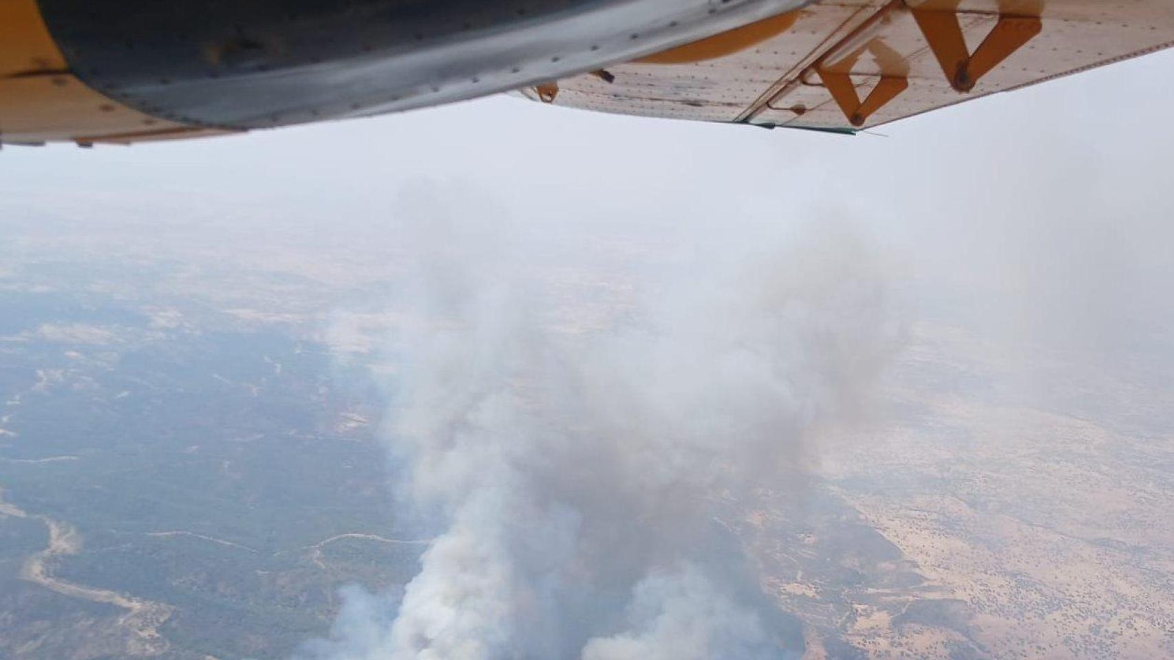 Vista aérea del incendio en Aroche